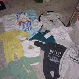 A mix of Gap and Next baby grows/vests. 6 have been worn, the other 10 are brand new (no tags). 

From a smoke free home. Collection or postage.

Sizes are from new born - 3 months.

Thanks for looking!