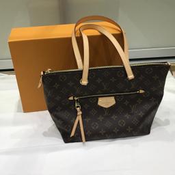 Original Louis Vuitton , comes with box and dust bag
Superb condition, bought in November 17th 2016 .

Tel 07920041180