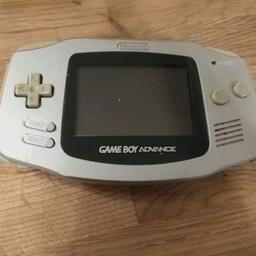 Verkaufe Gameboy Advance. Gerät weist Gebrauchsspuren auf, den Bildern zu entnehmen. Trotzdem voll funktionsfähig.
