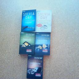 Bestseller Romane von Sylvia Day alle fünf Bände ein faszinierender Roman der aufgrund seiner Geschichte einen richtig fesselt.Ich verkaufe die Bände nur zusammen