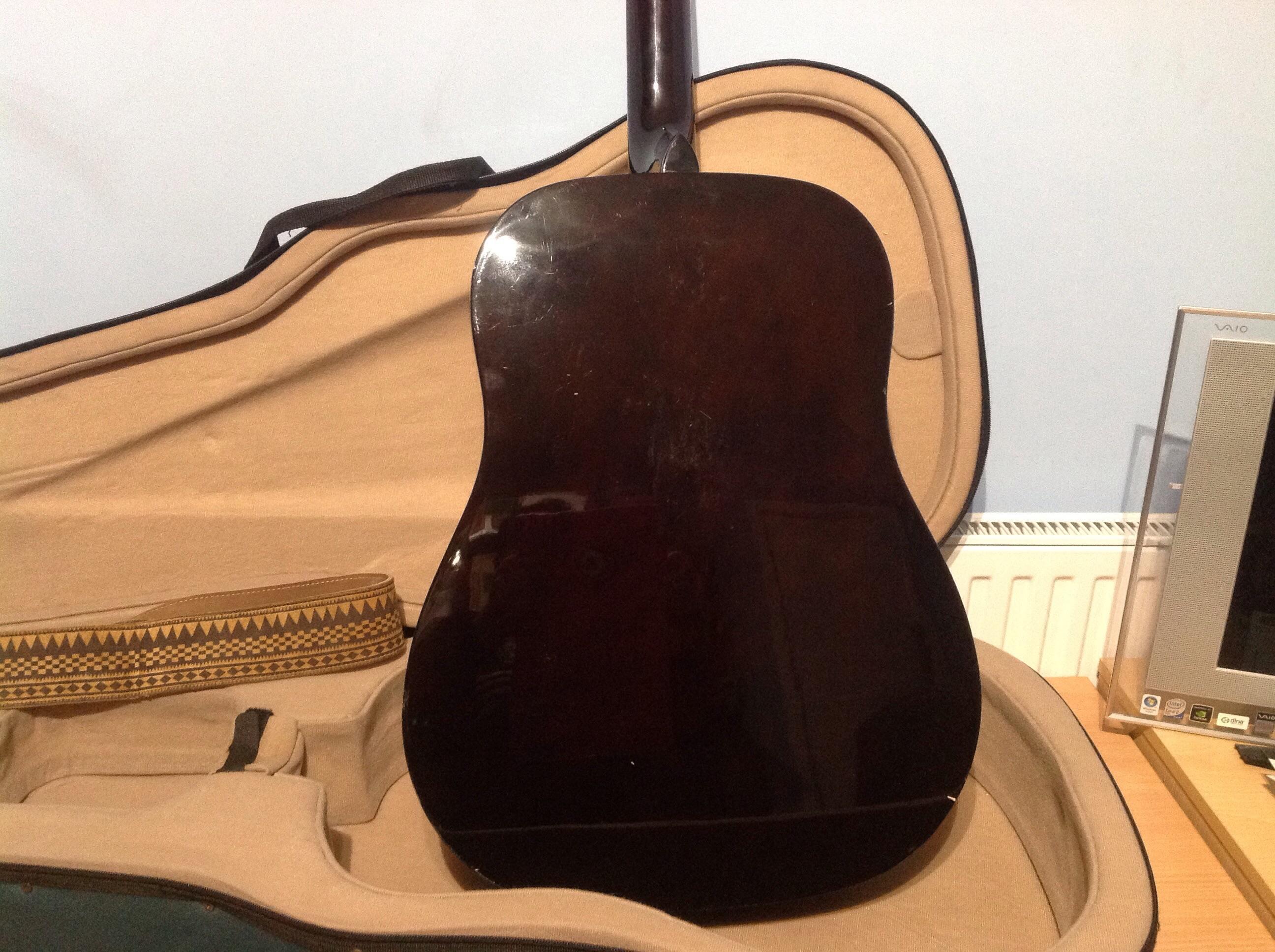 Fender Squier 093 0300 021 Acoustic Guitar In Sa4 Gorseinon For £7500