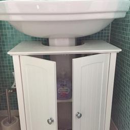 For sale lovely bathroom Cabinet which fits neatly under wash hand basin with storage
In excellent condition