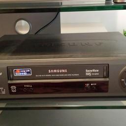 Funktionstüchtiger VHS Videorecorder mit Fernbedienung.

Marke: Samsung