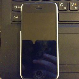 Amazing condition 
16 gb 
Some scratches 
Always had protection screen   
Come with charger