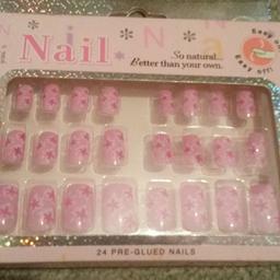 24 pre glued assorted sized false nails. Never been worn.