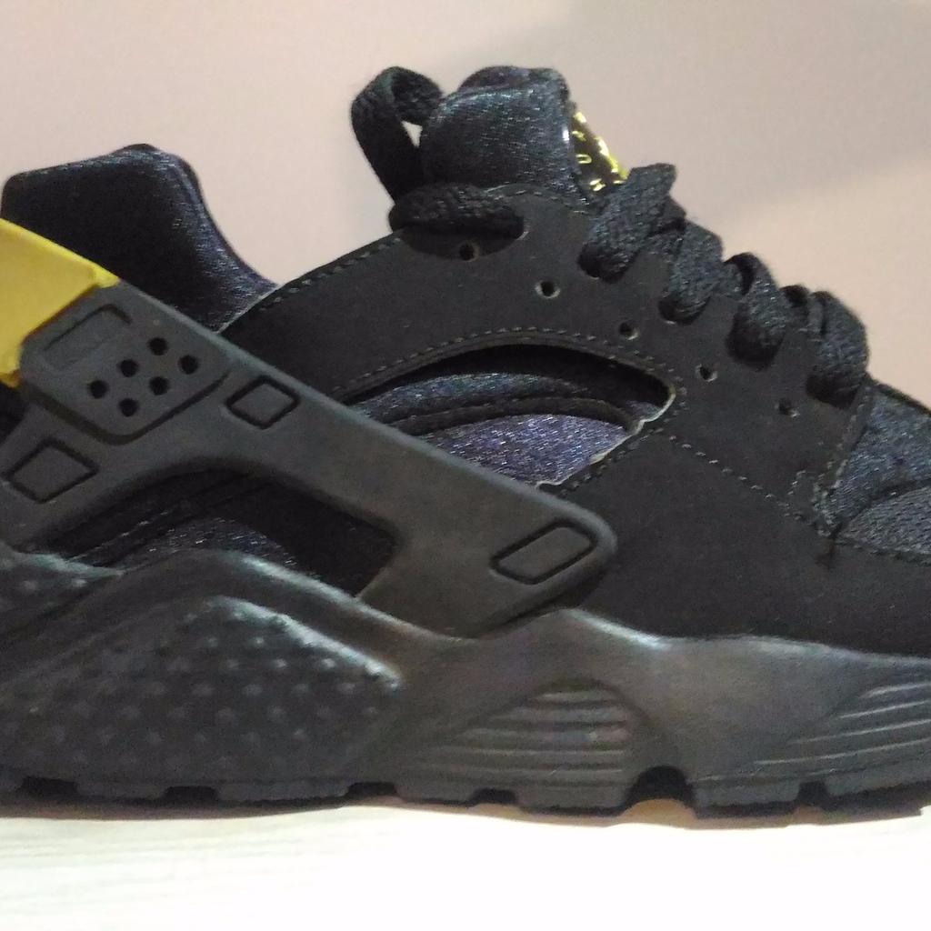 Nike huarache clearance nere e oro