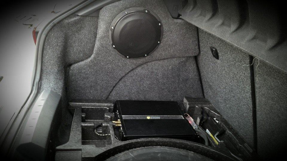 Seat 6J/6P Subwoofer in 2251 Ebenthal für € 450,00 zum Verkauf