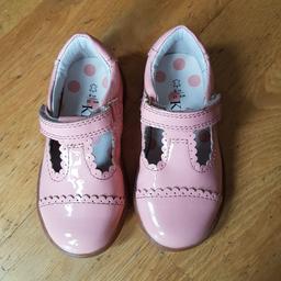 Excellent condition
Only worn a couple of times
Infant Size 6
Velcro Fastening
Light-up Soles