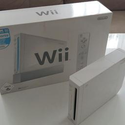 Ich biete hier meine Nintendo Wii mit viel Zubehör (siehe Bild 2)

Zustand: gut

Preis exklusive Lieferung. Barzahlung bei Abholung.
Privatverkauf unter Ausschluss jeglicher Gewährleistung, Garantie oder Rücknahme.