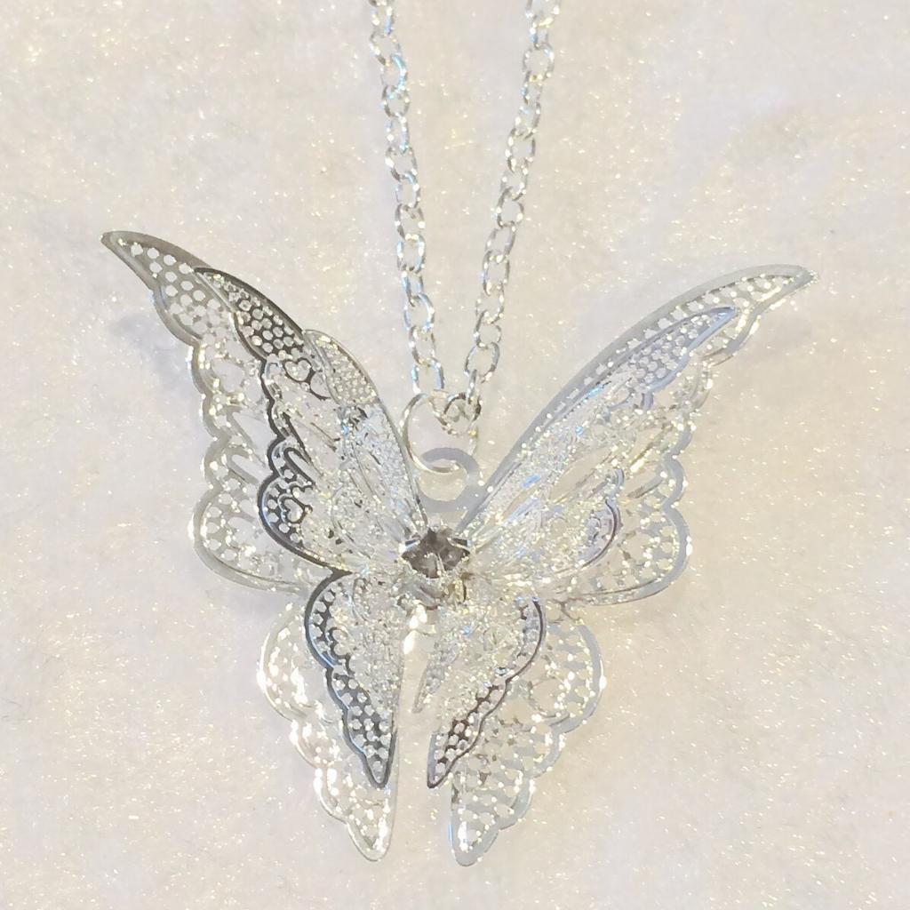 Butterfly necklace in RG6 Earley für 5,00 £ zum Verkauf Shpock DE