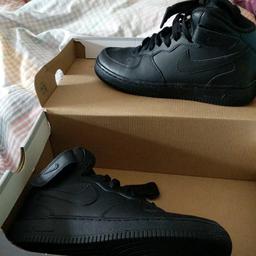 Black High top air forces
Mint condition worn once size 5