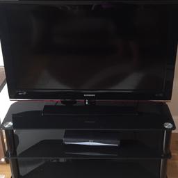 40' Samsung TV. In good working and external order.