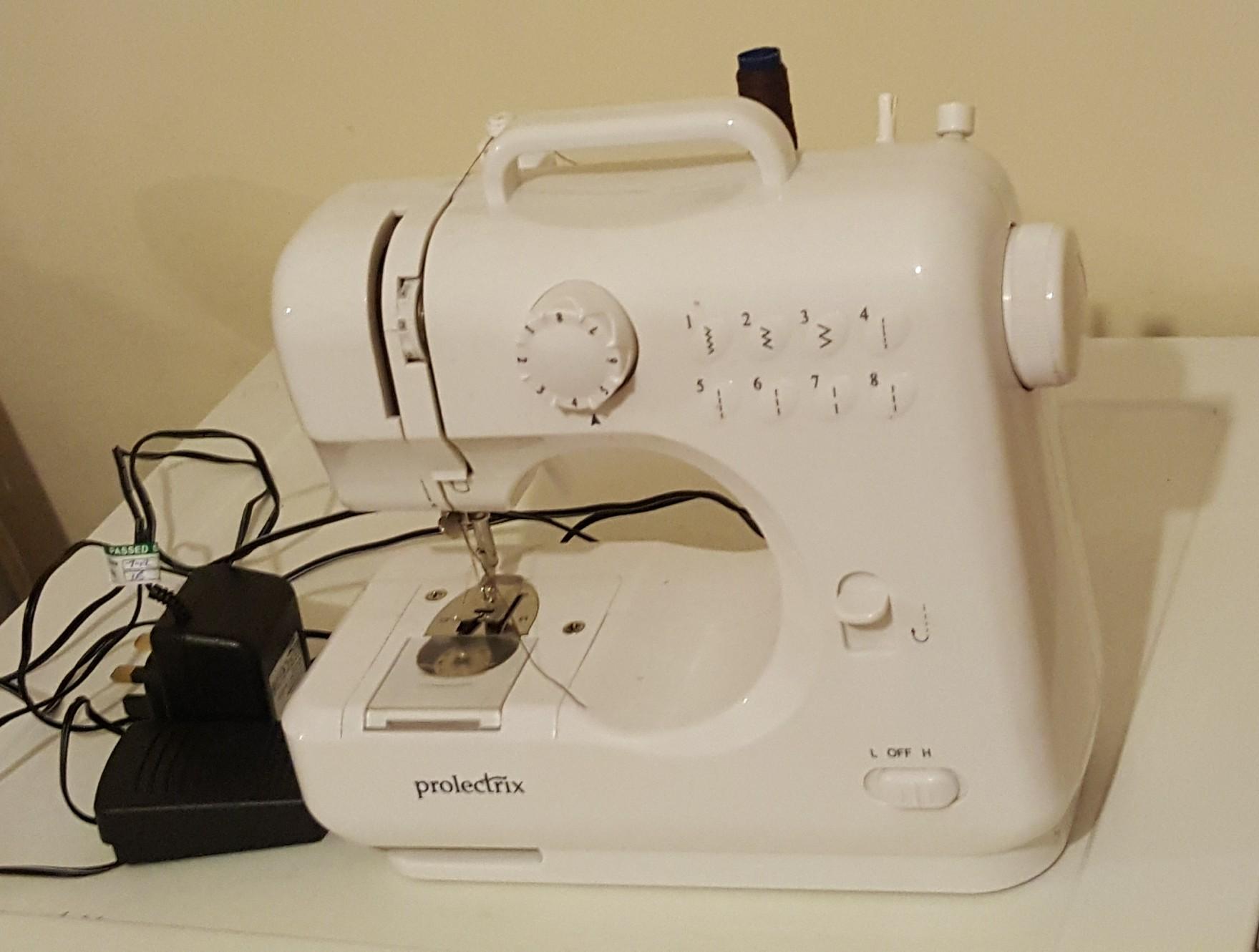 Portable Prolectrix Sewing Machine in CH66 Port für 20,00 £ zum Verkauf