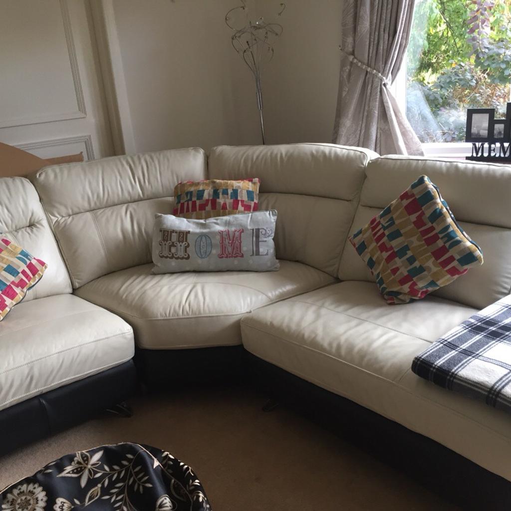 DFS white leather Dice sofa in Chiltern for 600.00 for sale Shpock