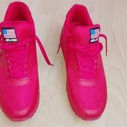 Ich verkaufe diese rote Air Max Nike größe 43. Die sehen super und fancy aus, und das ist ziel! Die Schuhe wurden nicht getragen, sie wurden nur paar mal zu Hause. Warum verkaufe? Ich mag nicht die Rote Farbe.