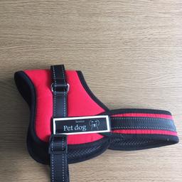 Size 25mm/60-75cm
Brought brand new didn't fit my dog, as it was to big for her my pug is 55 cm.

You can change the Velcro label for a label of your choice.