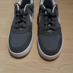 Neue Nike Schuhe in grau weiß Größe 46 
BEI INTERESSE MELDEN FÜR SELBSTABHOLUNG
