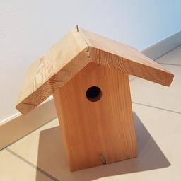 Verkaufe neues Vogelhaus/Nistkästchen aus Rotlärchenholz! Sehr witterungsbeständig.
Versand möglich (nicht im Preis enthalten)