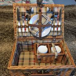 Schöner Picknickkorb mit echten Geschirr und Besteck 🥂🍾