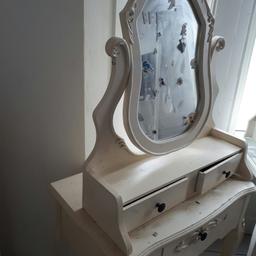 Pretty shabby chic dressing table n stool..ideal for girls bedroom..

Sticky labels will come off

Collection w13 Northfields