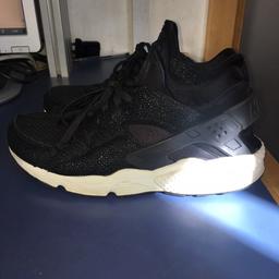 Nike huaraches size 9 from the stingray pack. In nice condition and theses are quite rare to find now.