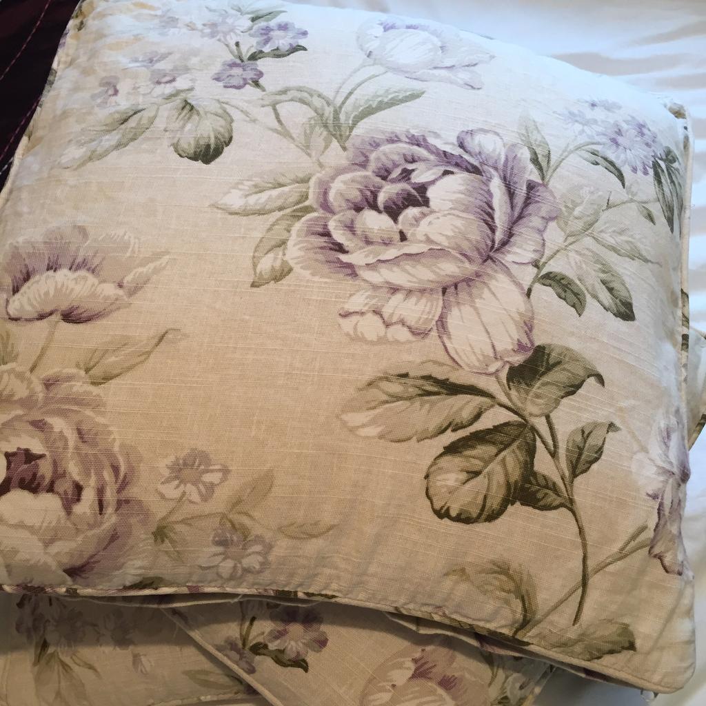 I've had them for less than a year - selling due to diff colour scheme
3 cushions
Lilac / mauve and green flower
Paid £30
Good condition