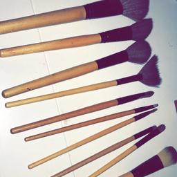 Item: 10 makeup brushes 
Condition: Not used but will still clean 
Price: £3 
Size: N/A
Brand: N/A
Pick up only ( LS11) Beeston 
DO NOT DO POSTAGE OR DELIVER