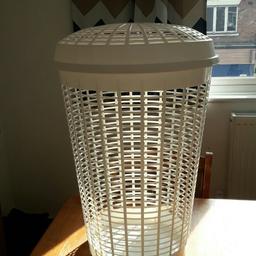 new laundry basket with lid to ne picked up