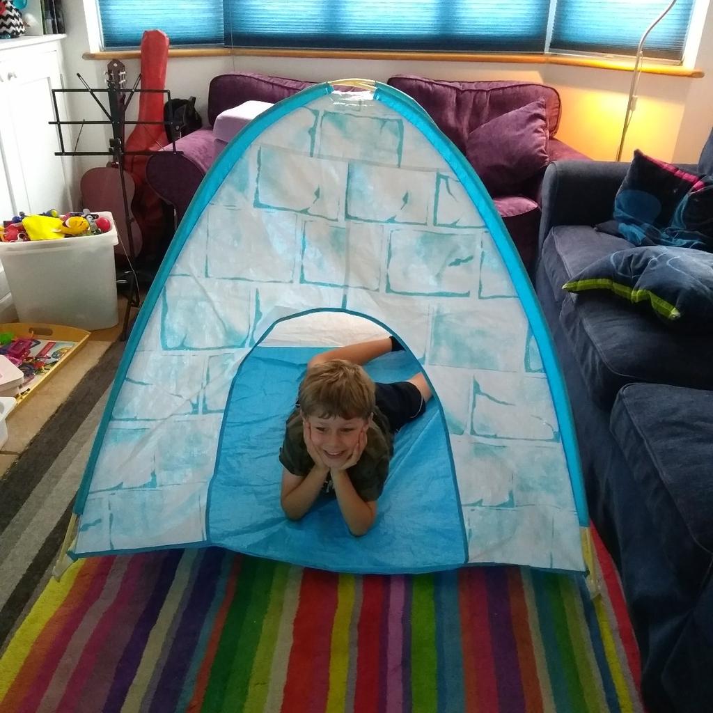 Pop up tent playhouse igloo in SE12 London for £8.00 for sale | Shpock