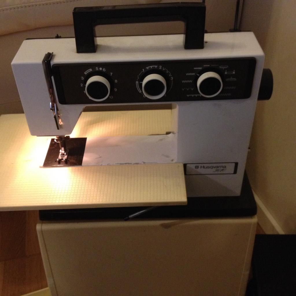 Husqvarna 3610 sewing machine in 131 48 Nacka für SEK 950,00 zum