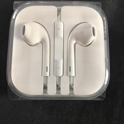 Apple EarPods again, never used never opened fresh out the box. The new iPhones don’t have this type of Jack anymore, had it with my old iPhone I no longer have. Brand new and clean.