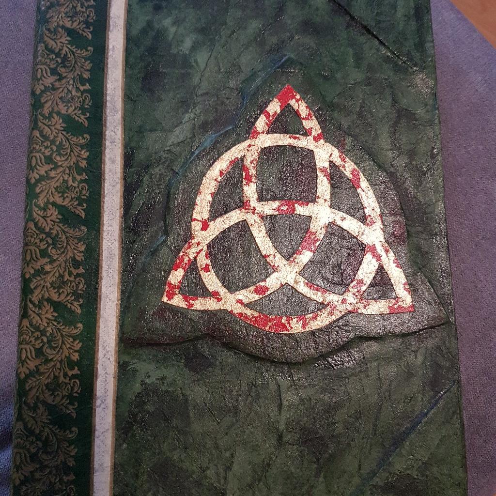 Charmed Buch der Schatten in 67227 Frankenthal (Pfalz) für 100,00 € zum