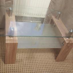 amazing almost new glass table to be pivked up