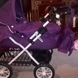 Silver cross kids play pram really good condition played wit a hand full of times pick up only
