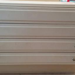 White colour chest of drawers. No major damage like cracks or broken drawers but the whole unit could do with a bit of tlc.