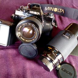 Minolta analog X 700 Spiegelreflexkamera, gebraucht, gut erhalten und voll funktionsfähig
mit Minolta Blitz 280Px und Vivitar Macrofocus Zoom 35-70 mm. Incl. Kiron Macro 80-200mm, div Filter und Stativ.