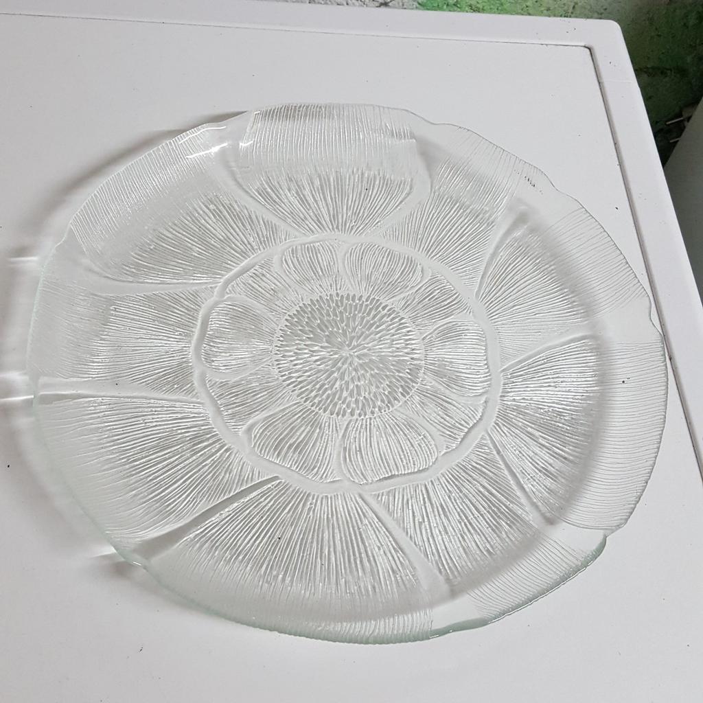 Verkaufe eine Obstschale aus Glas. Durchmesser 33.5 cm