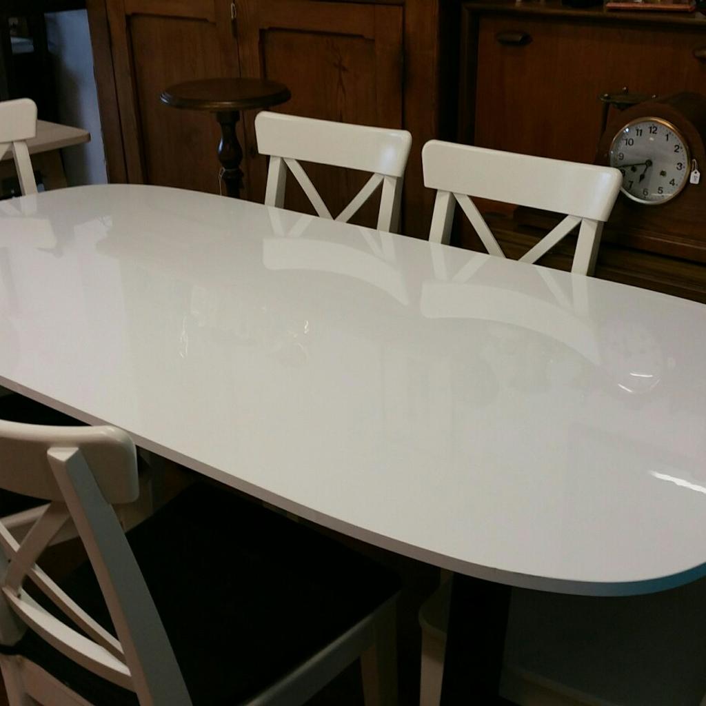 High gloss table and 6 chairs in SM6 Wallington für 220,00 £ zum