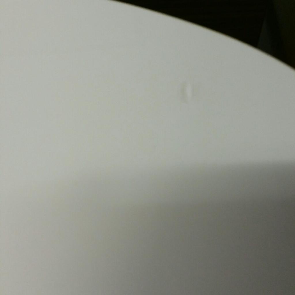 High gloss table and 6 chairs in SM6 Wallington für 220,00 £ zum