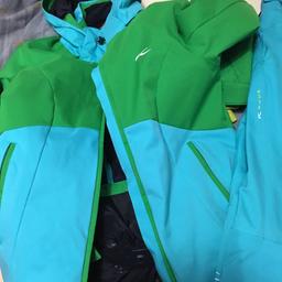 Hochwertiger, wenig getragener Schianzug der Marke "Kjus" abzugeben. 
Größe: 152
Farbe: Türkis/grün
Versand gegen Aufpreis möglich
