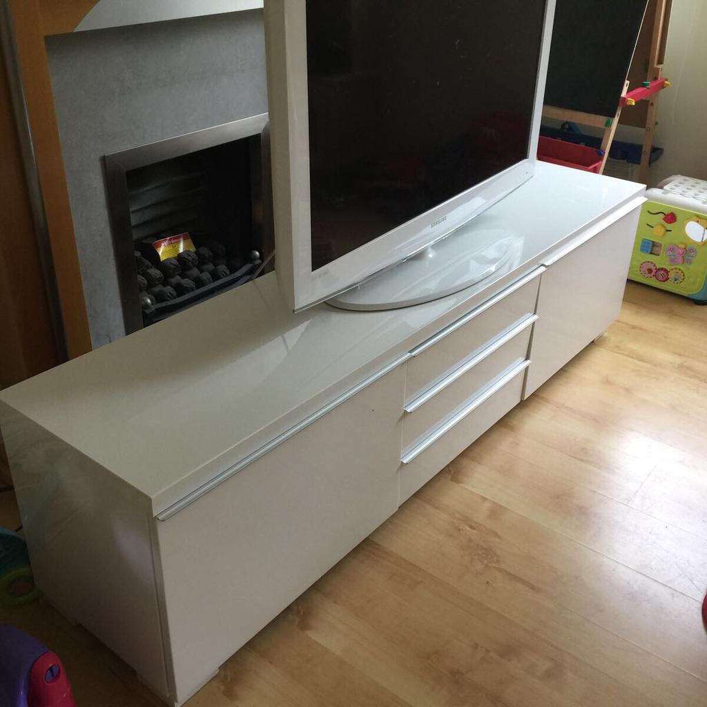 IKEA TV BESTA BURS IN GLOSS WHITE in SL5 Row for £60.00 for