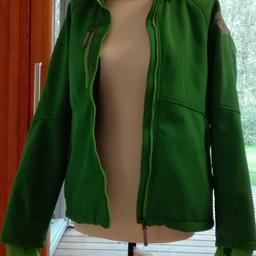 Verkaufe neue Softshell Jacke, welche noch nie getragen würde.
•Größe 164
•Neupreis: 40€ H&M
_____________________________
Tags: Jacke, Softshell, Kleidung, Winterjacke, Herbstjacke, Winter, Bekleidung,