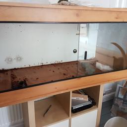 4ft Viv for sale, 2x glass doors, used and has some wear, damage/scuffs and cup hook holes. Please see pics hence price...