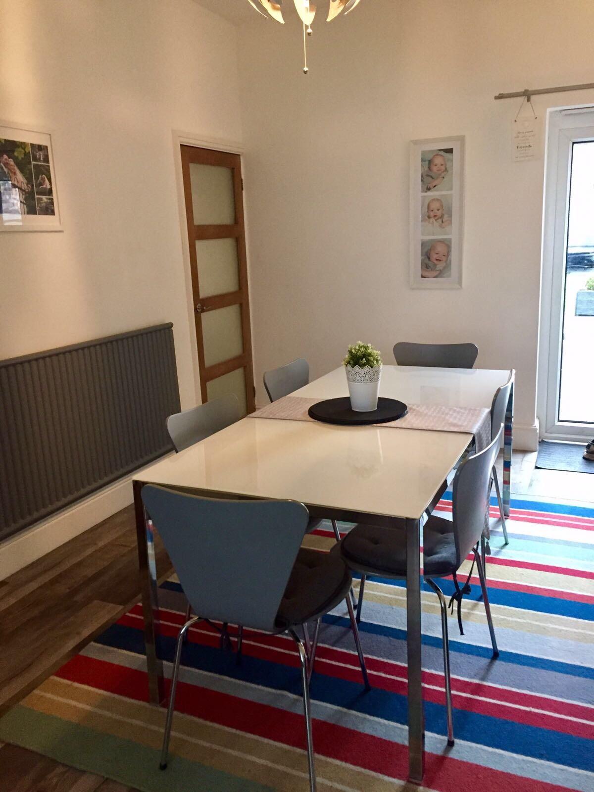 Modern Dining table & 6 chairs in M30 Eccles for £180.00 for sale | Shpock