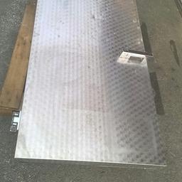 Verkaufe gebrauchte Niro Kühlraumtür in gutem Zustand.
H: 192 cm
B:    95 cm
T :   15 cm