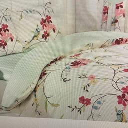 Beautiful bed set king size new in the packet with 1 duvet cover, 2 pillow cases, 2 curtains duvet cover, 2 tie backs for curtains 1 fitted sheet.