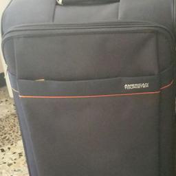 A Chiavari vendo valigia grande di colore blu di marca :American Tourister . Pagata 130 euro vendo a 45 euro. affare! Per informazioni contattatemi al cell. 3336738753