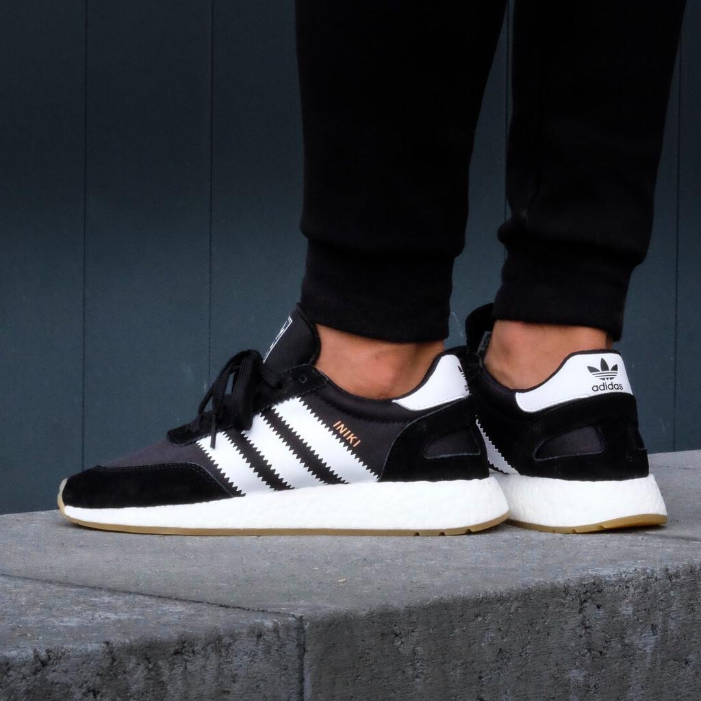 Iniki schwarz store