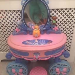 Cinderella's disneys vanity/ dressing table. Lights up and plays music, has two little draws and matching stool. Has been well loved collection Benton lodge Ne77nn