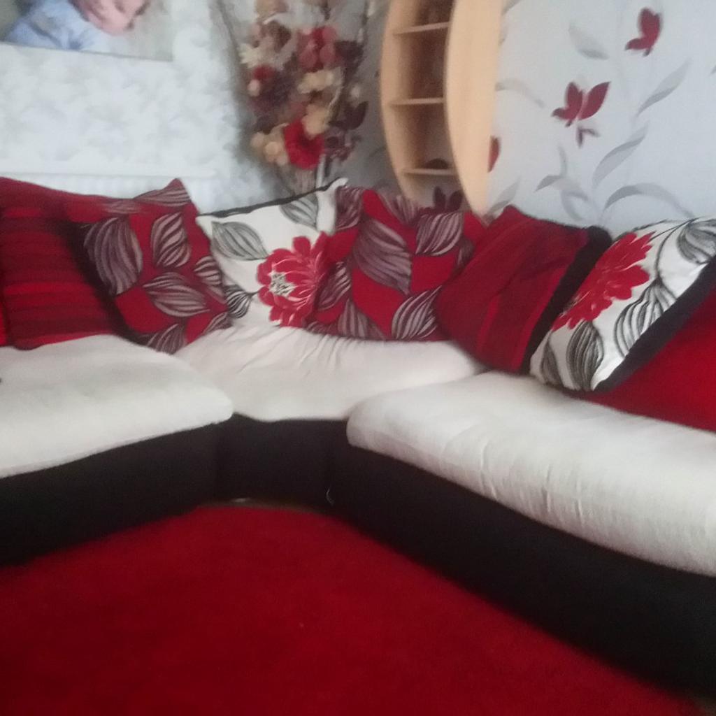 Corner suite and cuddle chair in CF33 Cornelly für £ 100,00 zum Verkauf